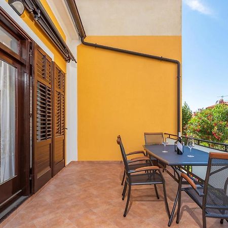 Apartment Lazzarich With Terrace Porec Exterior photo