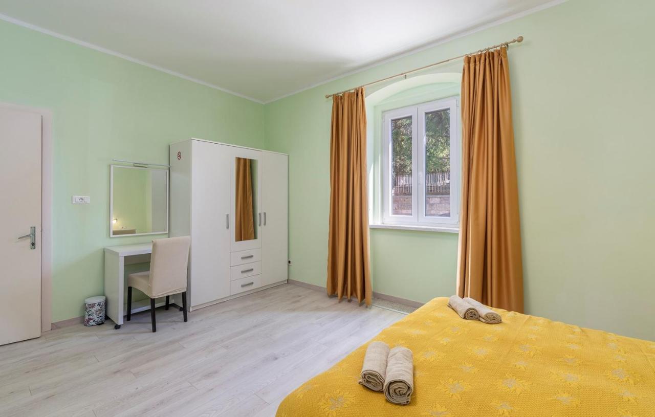 Apartment Lazzarich With Terrace Porec Exterior photo
